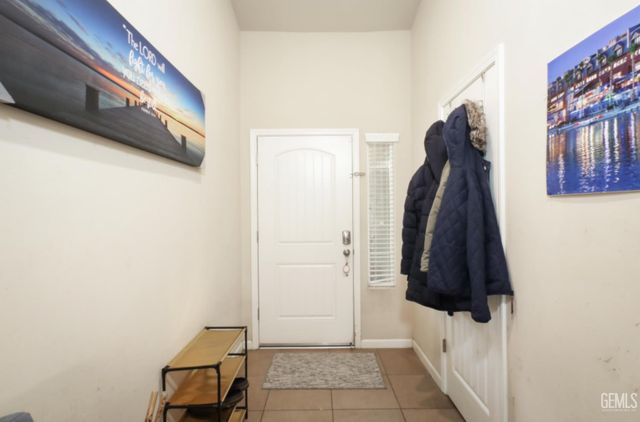 9000 Farmington Way, Bakersfield, CA 93313