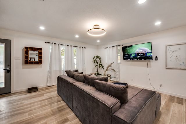 1201 Woodbrook Street, Arlington, TX 76011