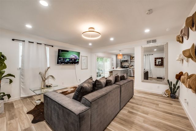 1201 Woodbrook Street, Arlington, TX 76011