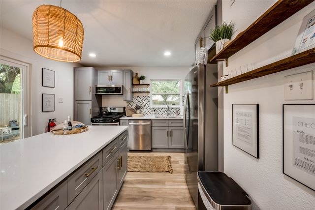 1201 Woodbrook Street, Arlington, TX 76011