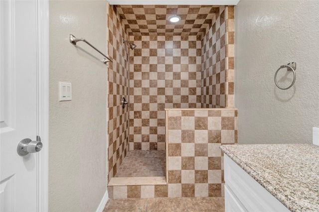 915 SEMINOLE BOULEVARD, Tarpon Springs, FL 34689