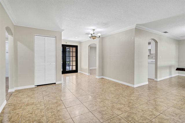 915 SEMINOLE BOULEVARD, Tarpon Springs, FL 34689