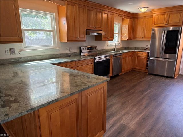 348 Gainsborough RD, Virginia Beach, VA 23462