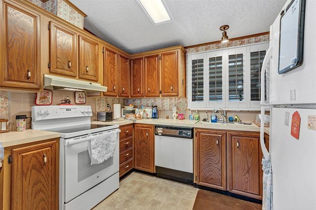 3033 MYAKKA RIVER ROAD, Tavares, FL 32778