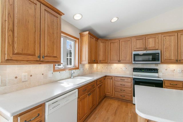 908 Surrey Lane, Baraboo, WI 53913