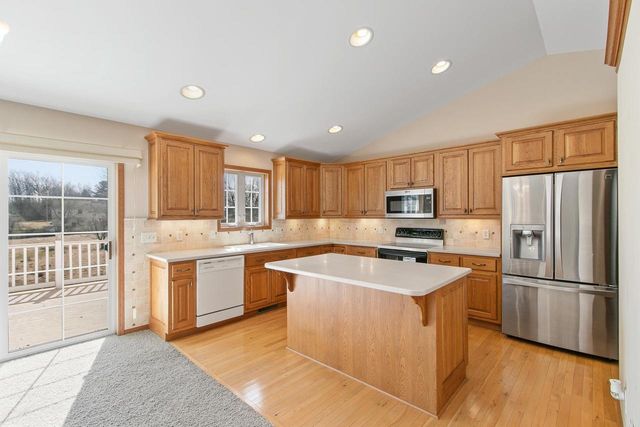 908 Surrey Lane, Baraboo, WI 53913