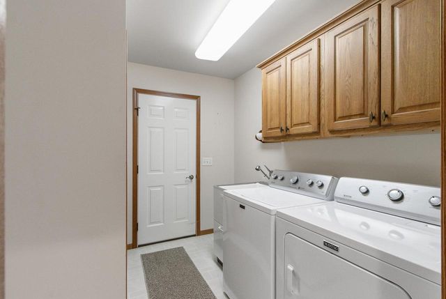 908 Surrey Lane, Baraboo, WI 53913