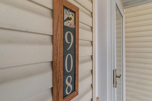 908 Surrey Lane, Baraboo, WI 53913