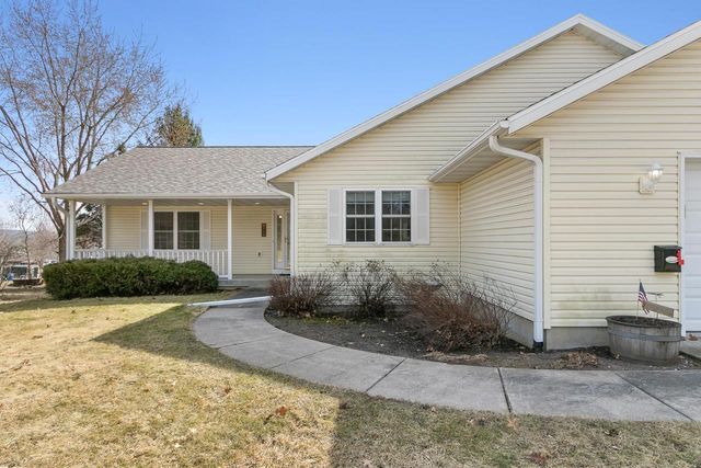 908 Surrey Lane, Baraboo, WI 53913