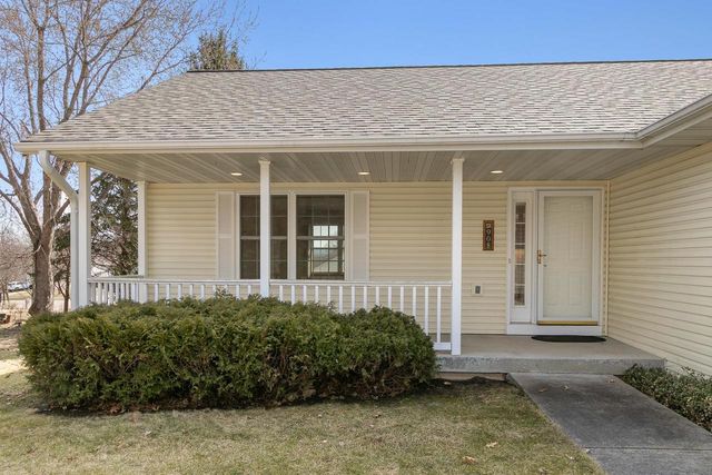 908 Surrey Lane, Baraboo, WI 53913