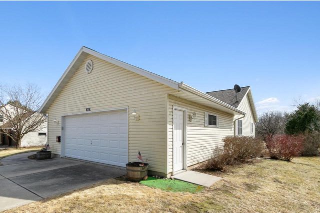 908 Surrey Lane, Baraboo, WI 53913