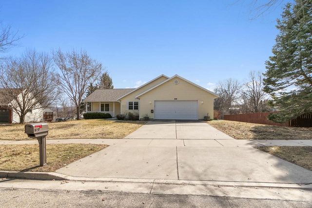 908 Surrey Lane, Baraboo, WI 53913