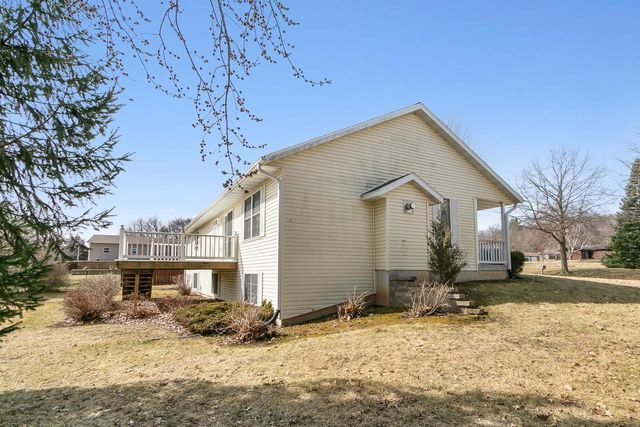 908 Surrey Lane, Baraboo, WI 53913