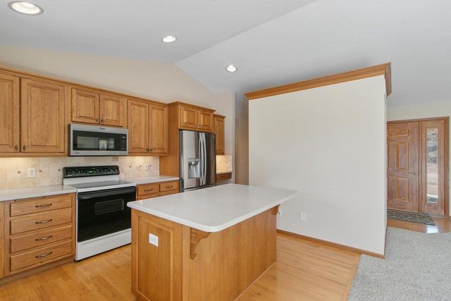 908 Surrey Lane, Baraboo, WI 53913