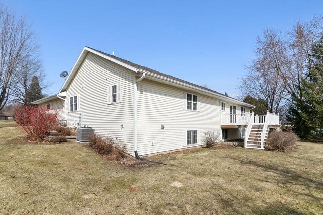 908 Surrey Lane, Baraboo, WI 53913