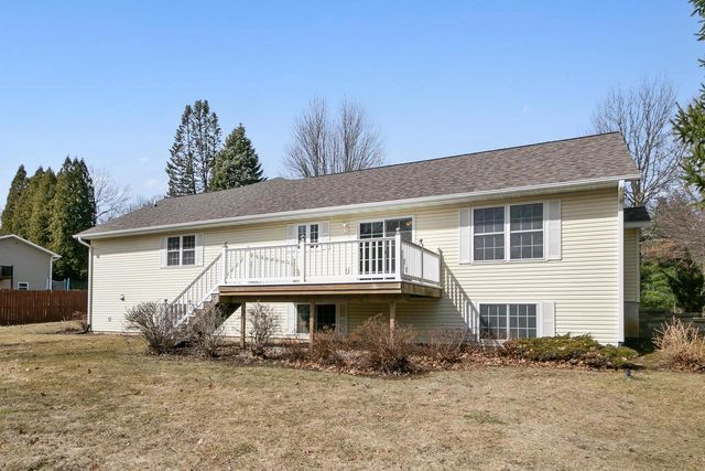 908 Surrey Lane, Baraboo, WI 53913