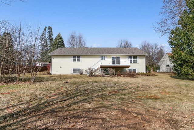 908 Surrey Lane, Baraboo, WI 53913
