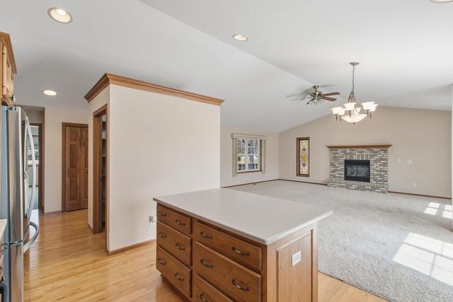 908 Surrey Lane, Baraboo, WI 53913