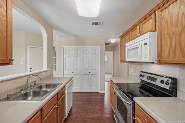 243 STARLING CRK, New Braunfels, TX 78130
