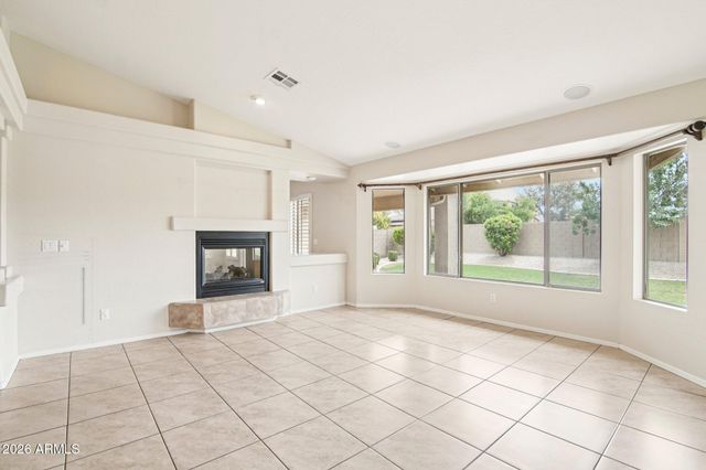 5025 W SIESTA Way, Laveen, AZ 85339