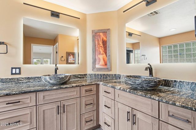 5025 W SIESTA Way, Laveen, AZ 85339