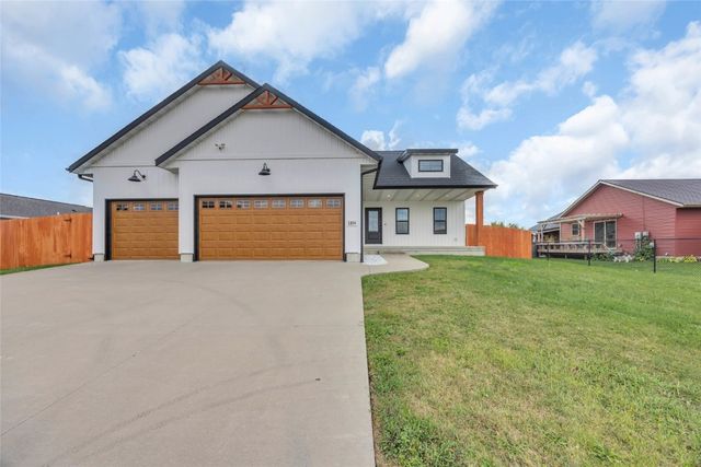 1104 E 16th, Vinton, IA 52349