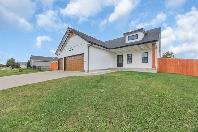 1104 E 16th, Vinton, IA 52349