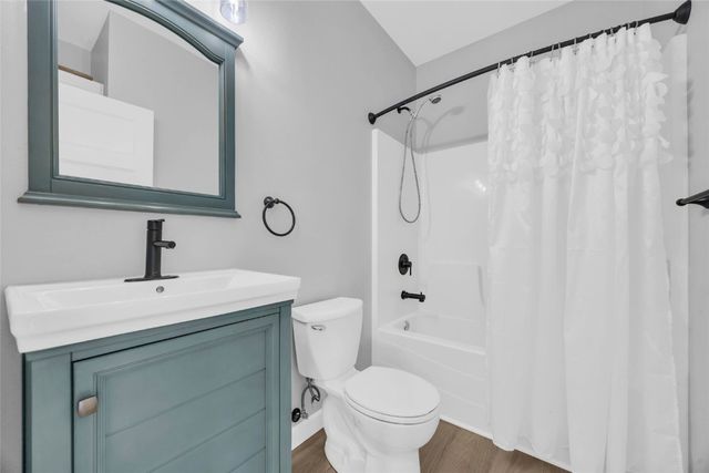 1104 E 16th, Vinton, IA 52349