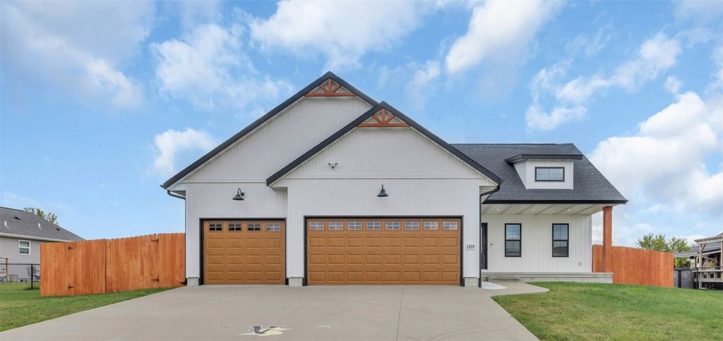 1104 E 16th, Vinton, IA 52349