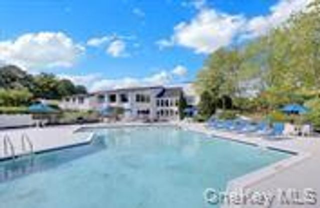 19 Dogwood Lane, Manorville, NY 11949