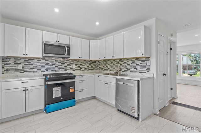940 Maple Place, St Louis, MO 63112