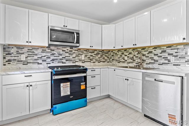 940 Maple Place, St Louis, MO 63112