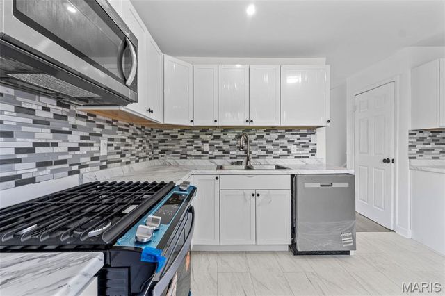 940 Maple Place, St Louis, MO 63112