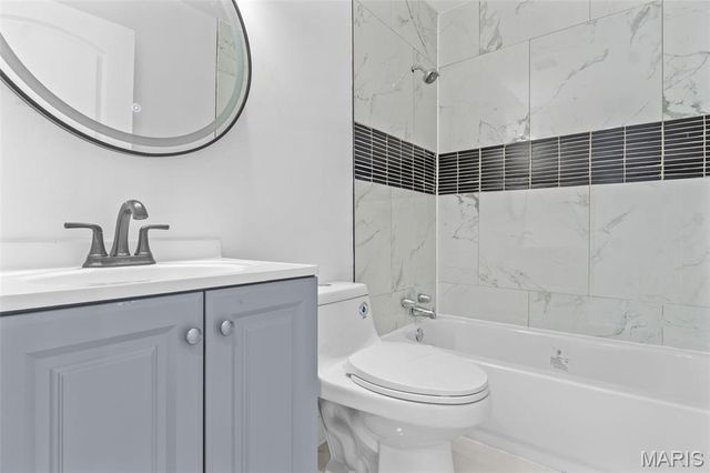 940 Maple Place, St Louis, MO 63112