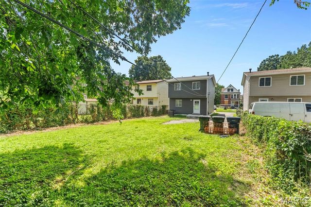 940 Maple Place, St Louis, MO 63112