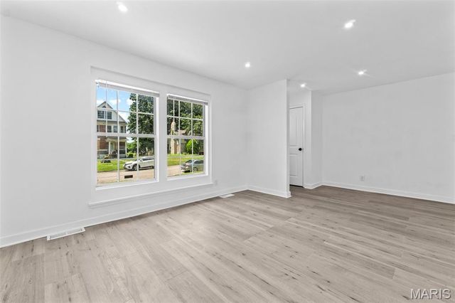 940 Maple Place, St Louis, MO 63112