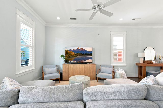 5 Duval Street, Galveston, TX 77554