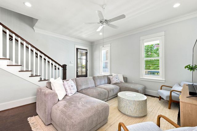 5 Duval Street, Galveston, TX 77554
