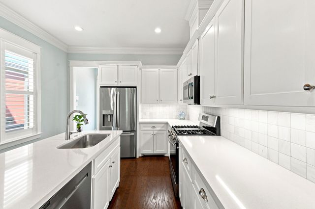 5 Duval Street, Galveston, TX 77554