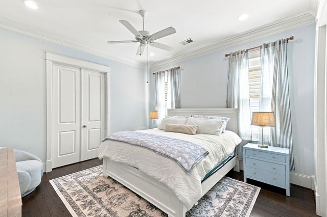 5 Duval Street, Galveston, TX 77554