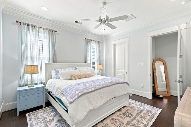 5 Duval Street, Galveston, TX 77554