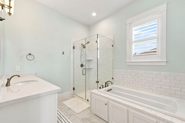 5 Duval Street, Galveston, TX 77554