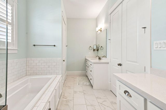 5 Duval Street, Galveston, TX 77554