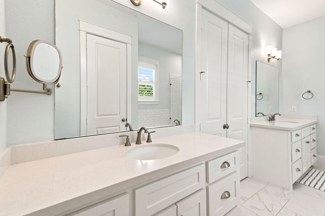 5 Duval Street, Galveston, TX 77554