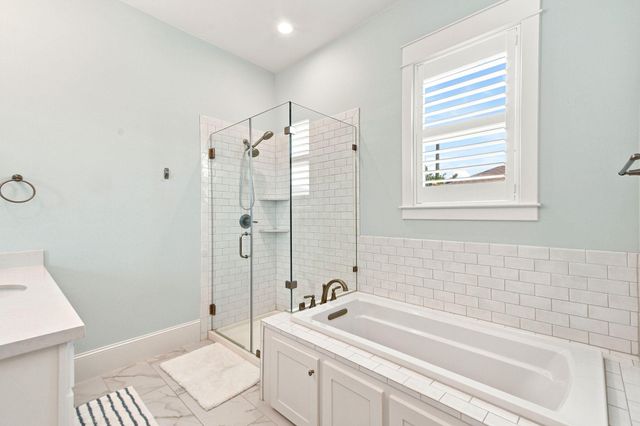 5 Duval Street, Galveston, TX 77554