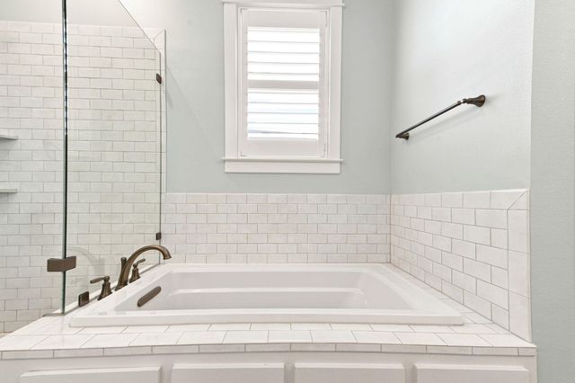 5 Duval Street, Galveston, TX 77554