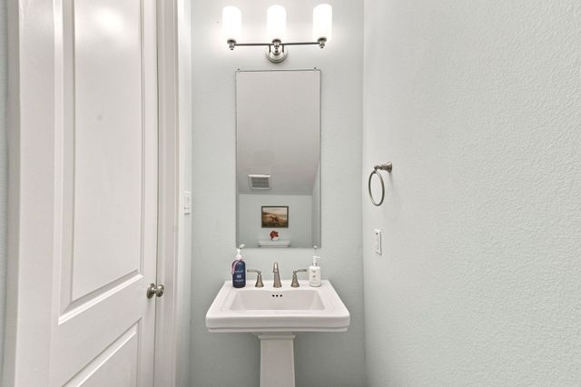 5 Duval Street, Galveston, TX 77554