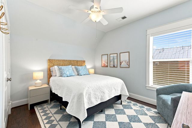 5 Duval Street, Galveston, TX 77554