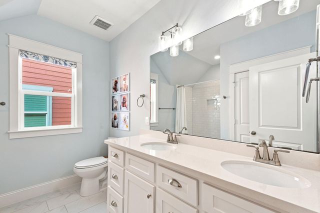 5 Duval Street, Galveston, TX 77554