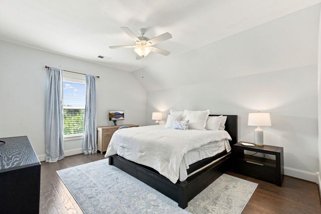 5 Duval Street, Galveston, TX 77554